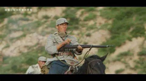 脸部|吴磊拍马战戏时脸部意外被炸伤 坚持拍完才赴医院包扎