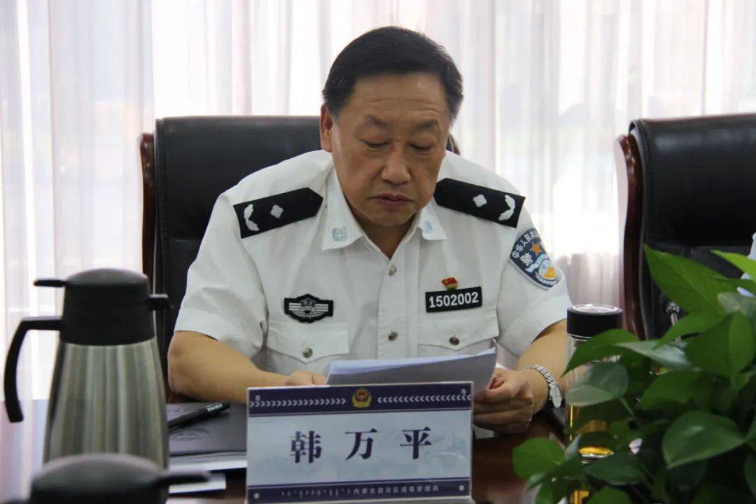 座谈会上，局党委副书记、政委韩万平向参会代表简要汇报了近年来全区司