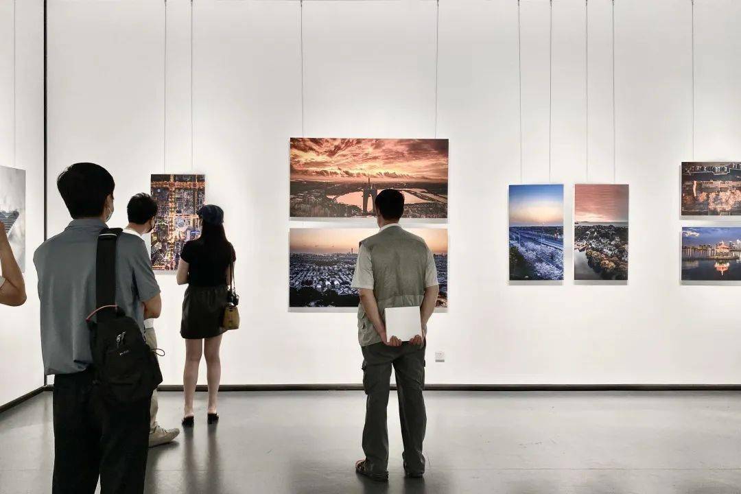 展览现场——孙慨本次展览展出的12组摄影作品,其中11组拍摄于苏州本