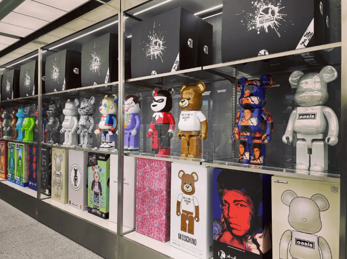 了产品稀缺性,消费者能在这里找到很多当下爆红,难得一见的限量版ip