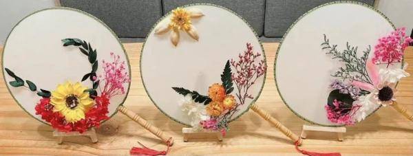 小孩子|教师节，儿子要送一幅画给老师，哈哈哈哈～