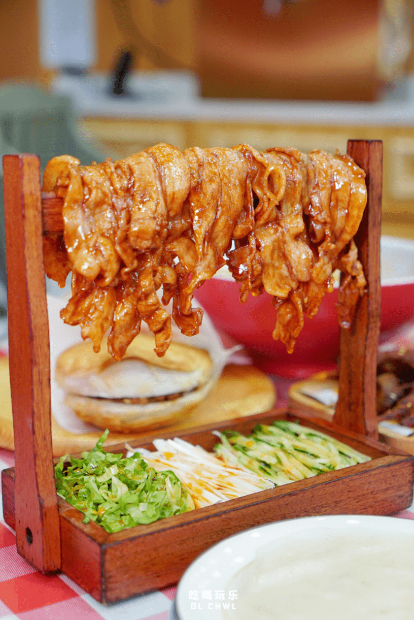 女孩纸们可能会比较喜欢这道漠北吊烧肉.