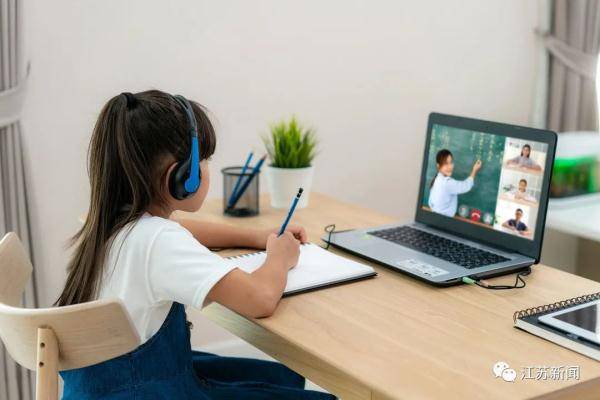 视力|手机、pad、电视、投影仪……上网课哪个最不伤视力？