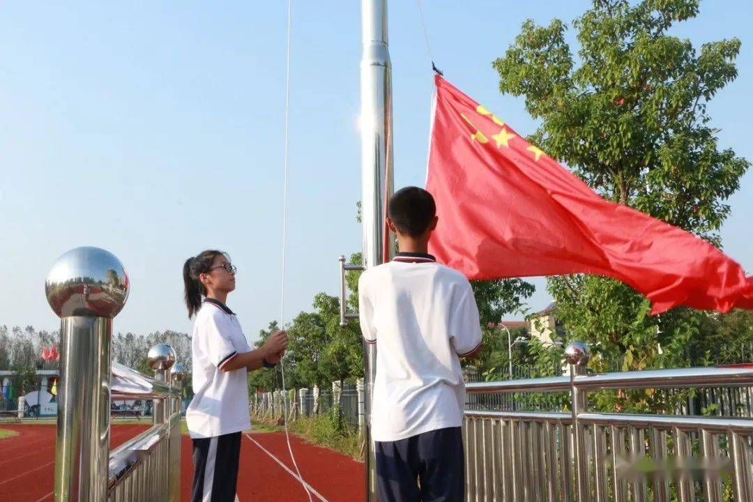 月亮湖初级中学举行开学典礼