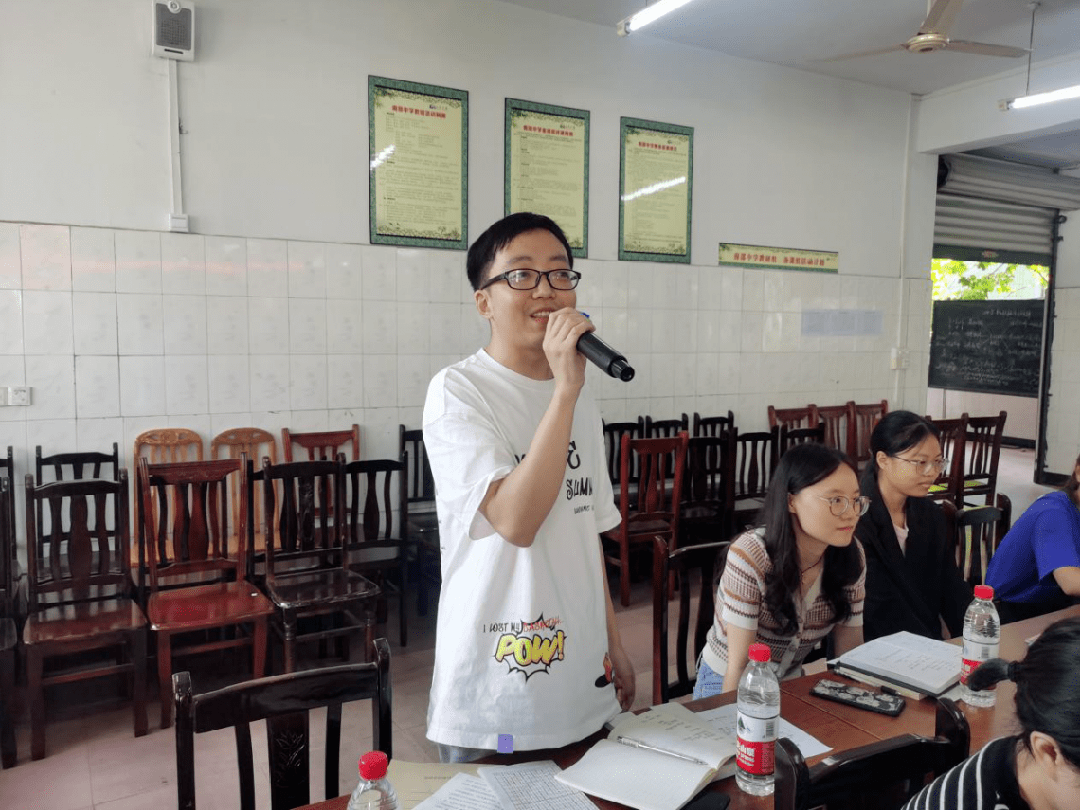 南部中学召开2021年新进教师座谈会
