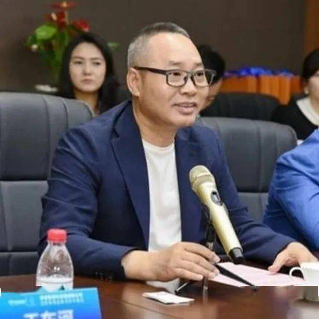 吴川首富陈华私人飞机试航轰动整条村