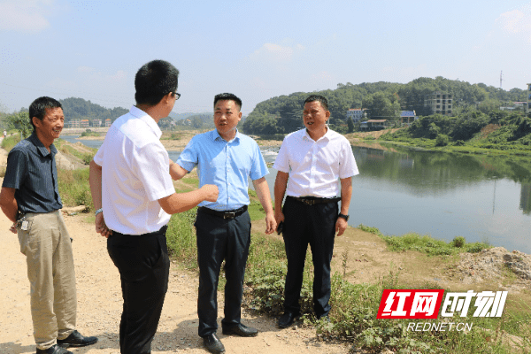 龙辉)9月9日,洞口县常务副县长,赧水河县级河长杨云龙组织高沙,石江