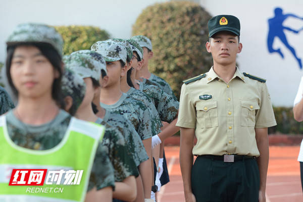 训练|训军人之姿 扬少年精神 金海中学800名学生四天军训叩响初中大门第一课