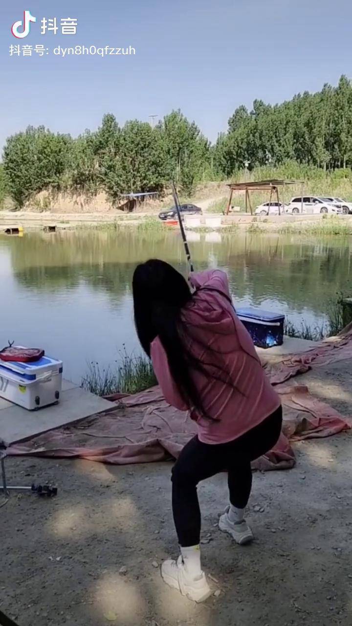 女人钓鱼的乐趣我要上热门