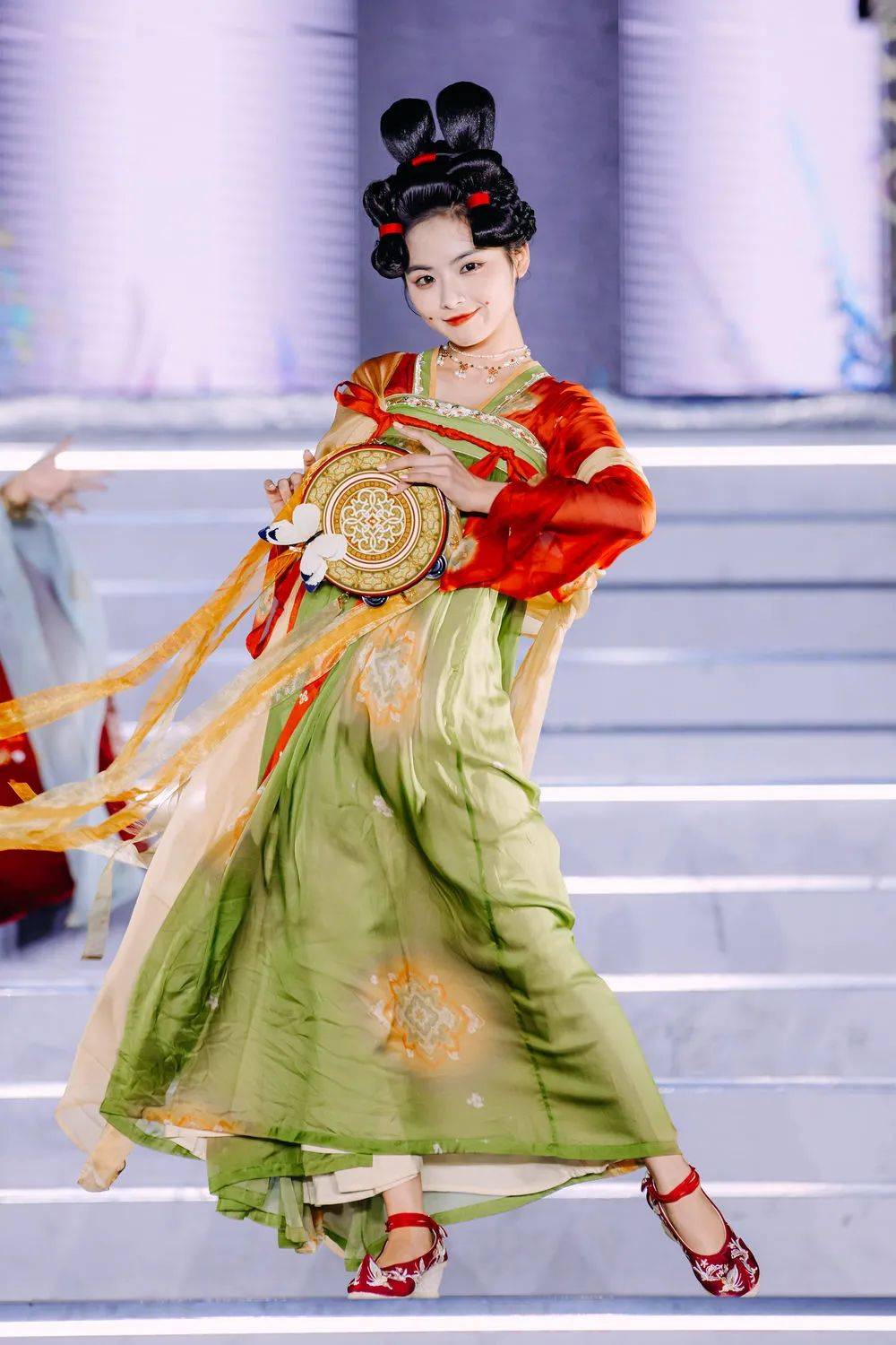 世代|当Z世代遇见汉服：“穿”越时空的文化热潮早造就百亿市场