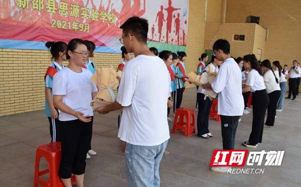 赵焕|新邵思源实验学校：师徒结对 喜迎教师节