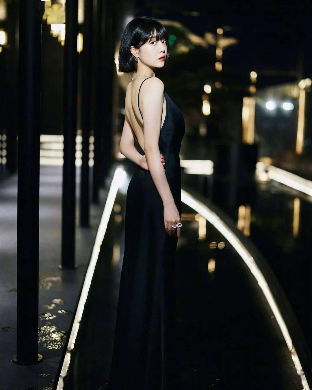 她这型的都会有忠实拥戴这两年微胖身材开始大行其道李溪芮这样的