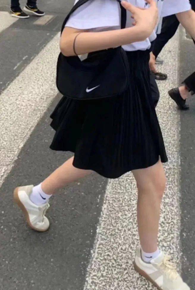 男女|人手一双的雨天快乐鞋终于返场!舒适百搭、穿满四季,谁会不爱它?