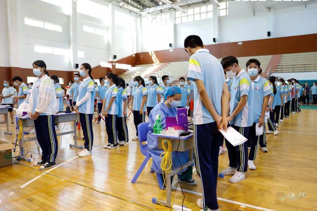 现场27名医务人员3人一组记者在文笔中学看到今天上午现场情况如何,一