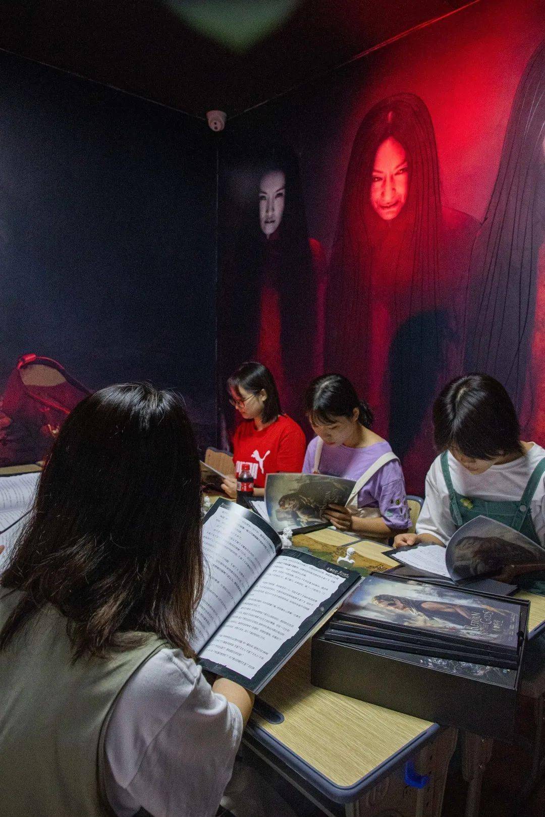 4折明侦同款vr剧本杀鬼在我眼皮底下爬