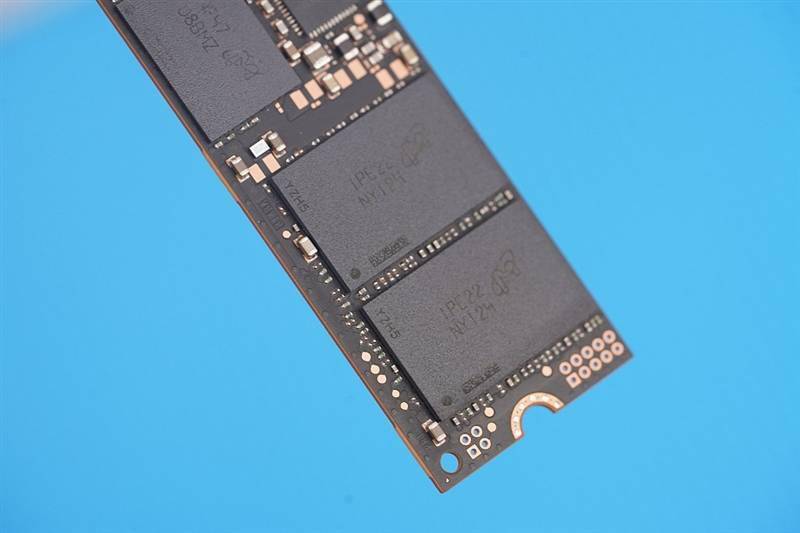 测试|英睿达P5 Plus 1TB SSD评测：176层闪存飚出6.7GB/s 还真不贵