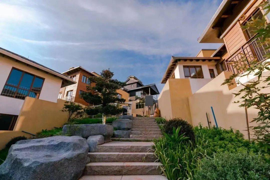 天雨淅沥落云栖" 『云栖』  寄予了别墅诗情画意 打卡丹霞山的秋日