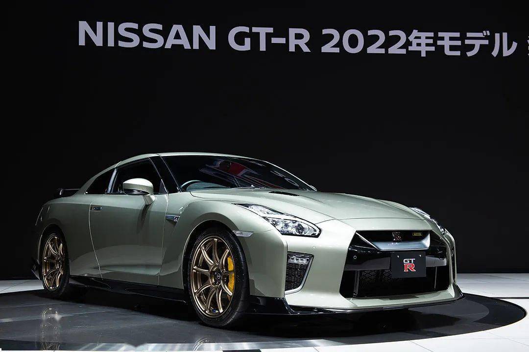 午夜紫千年玉2022款日产战神r35gtr新增两款tspec限定版