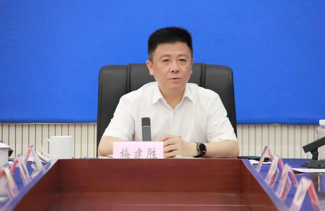 梅建胜强调●一是持续关注气象变化,警惕局部强降雨给西部山区带来的