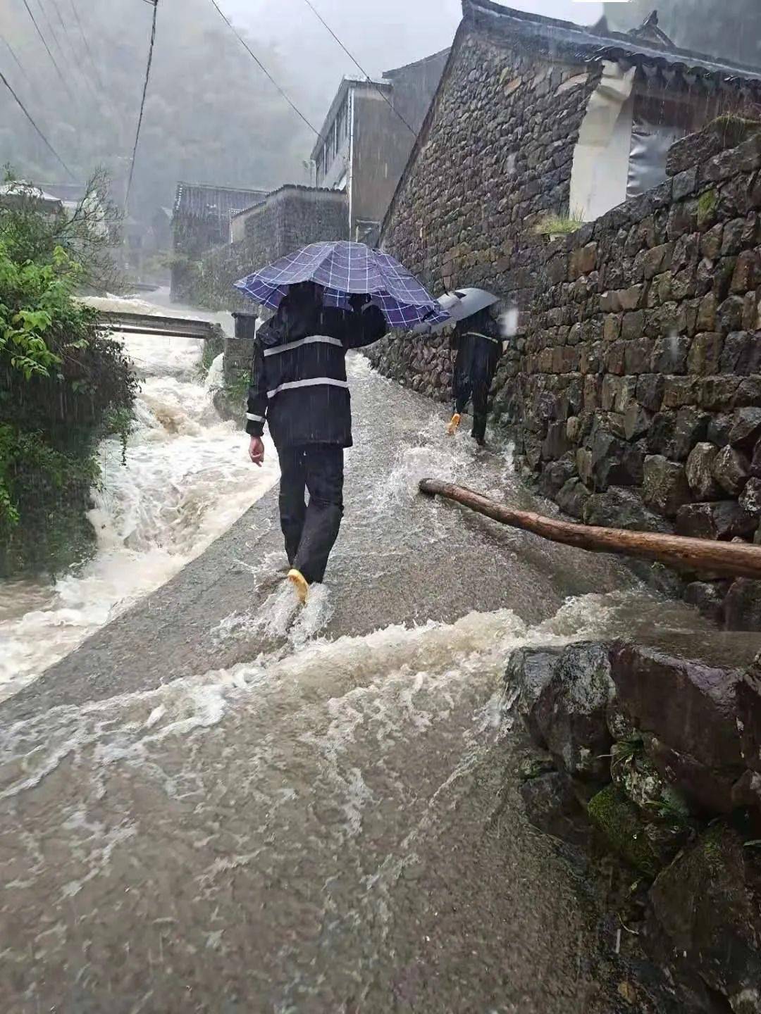 向风雨中的逆行者致敬灿都影响尚在这些情况要注意