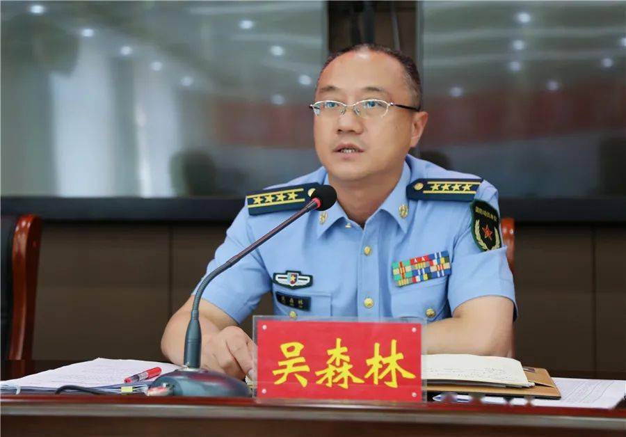 榆林军分区司令员吴森林对即将踏入军营的优秀青年表示祝贺,并强调