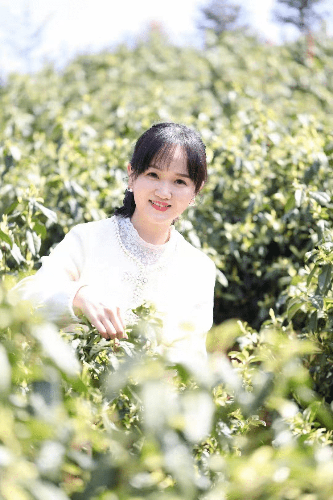 何晓玉(诵读人)共青团江华瑶族自治县委副书记,主持,演讲爱好者,多次