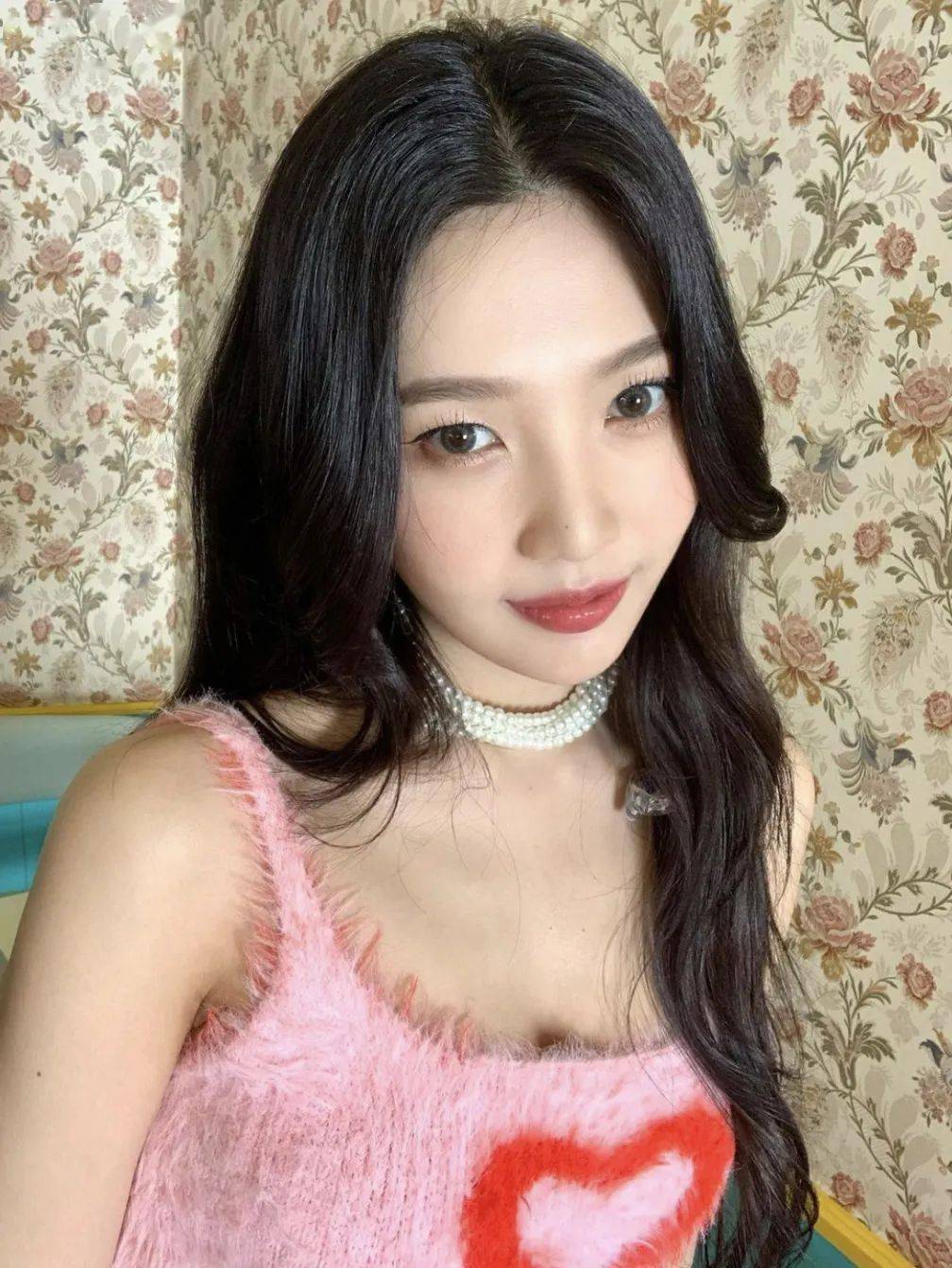 黑色|Joy恋情曝光？超火纯欲风是助攻！