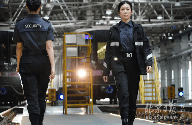 地铁员工"新装"走秀,新款制服"暗藏玄机"