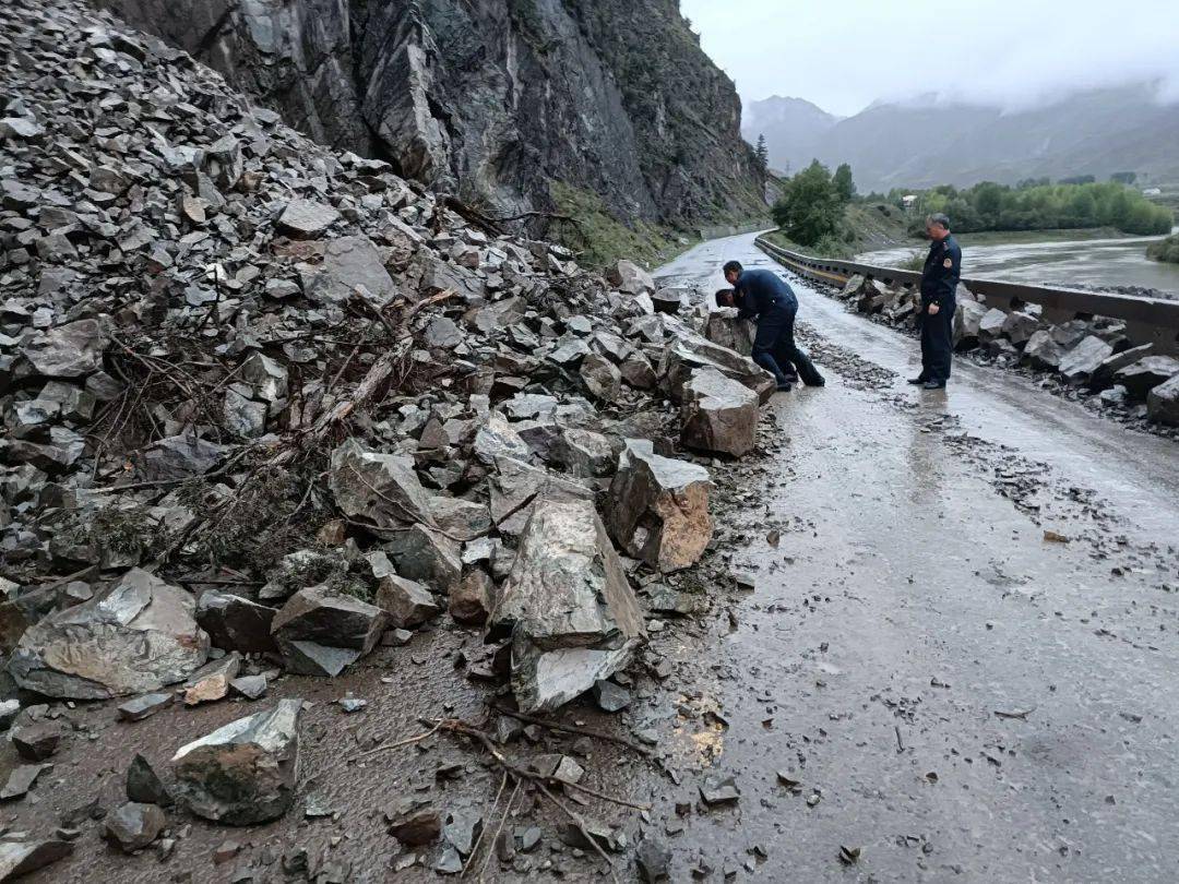 青海部分路段发生泥石流塌方部分路段交通管制