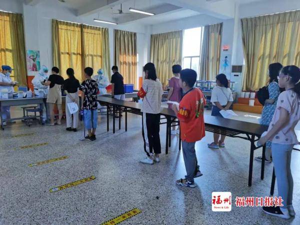 采样|“不怕，一下就好！”……直击！福州学生核酸检测全面铺开