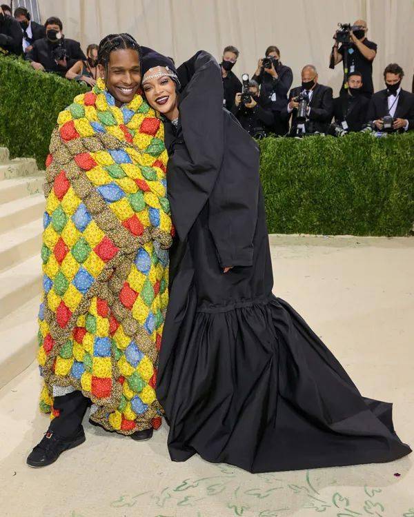 Fashion|笑到捶地，这是我见过最吊炸天的奇葩时尚...
