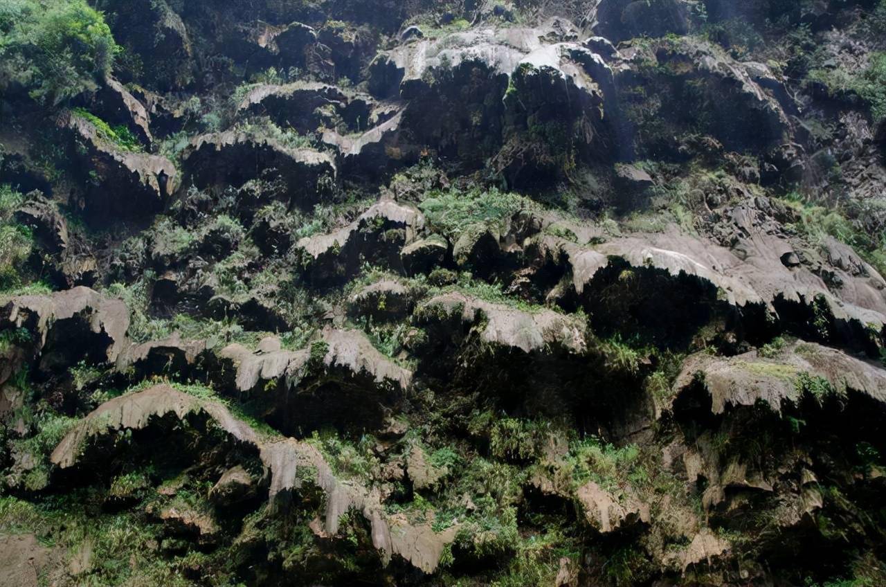 馬嶺河峽谷具有云貴高原岩溶地貌的典型特徵,我的理解就是古代時候