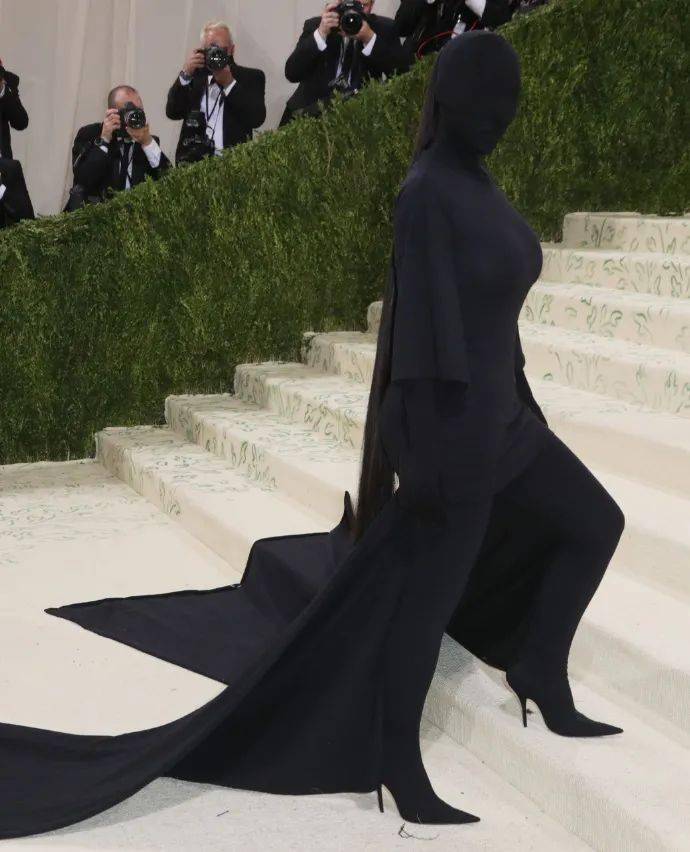 Fashion|笑到捶地，这是我见过最吊炸天的奇葩时尚...