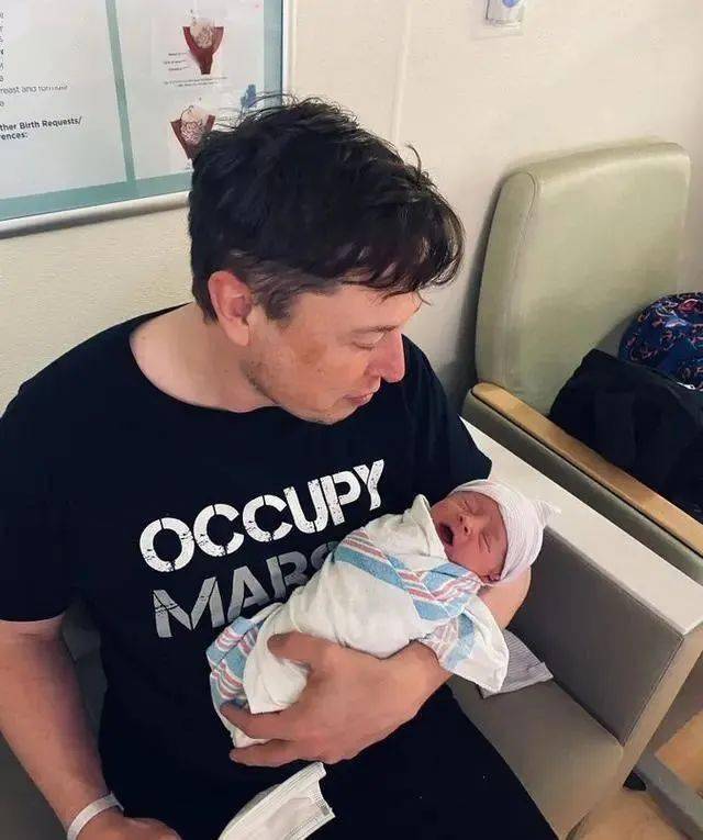 专辑|突然变了！马斯克的怪妹女友惊到了所有人！