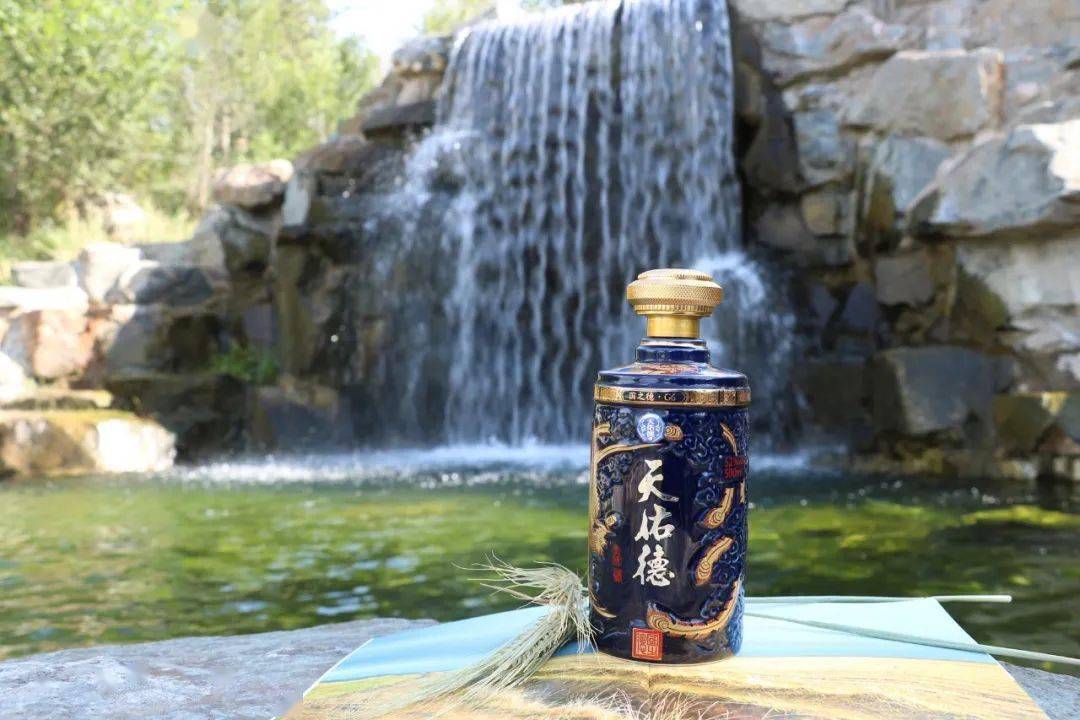 天佑德青稞酒2021年度品牌价值达23465亿元并获得多项殊荣