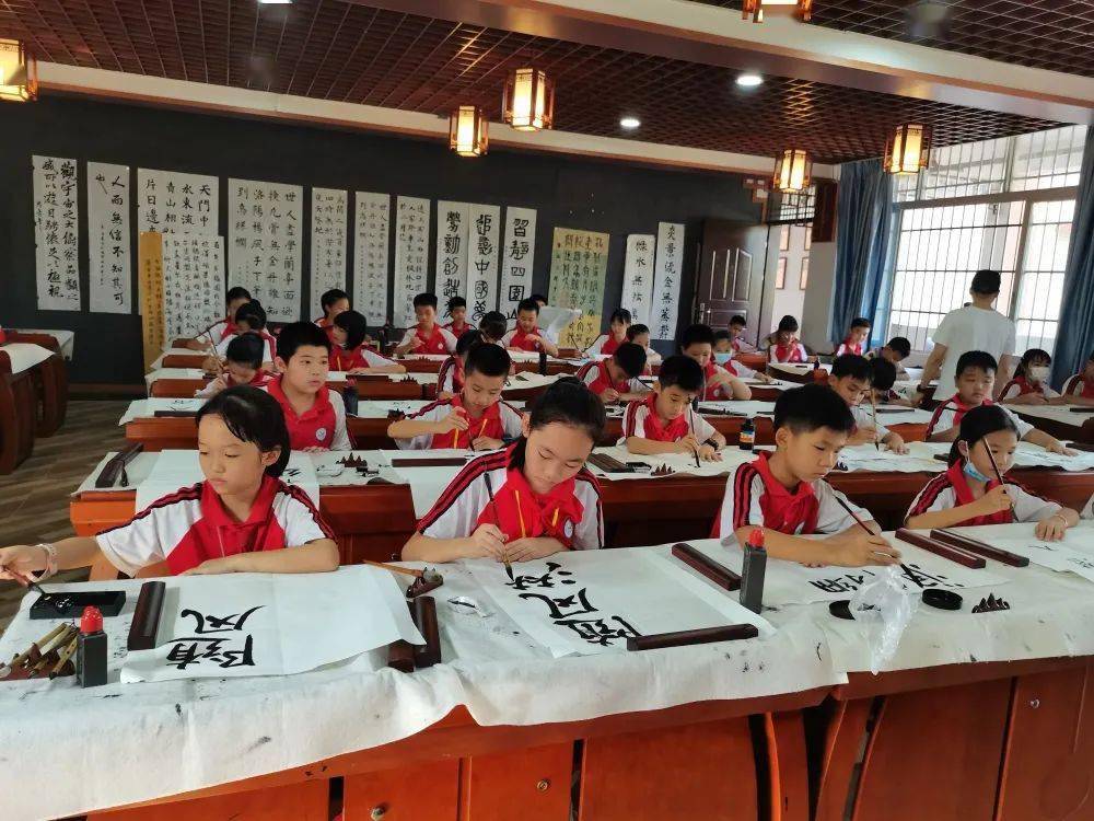 高要区科德小学开展"书香墨韵颂师恩"书法进校园主题活动
