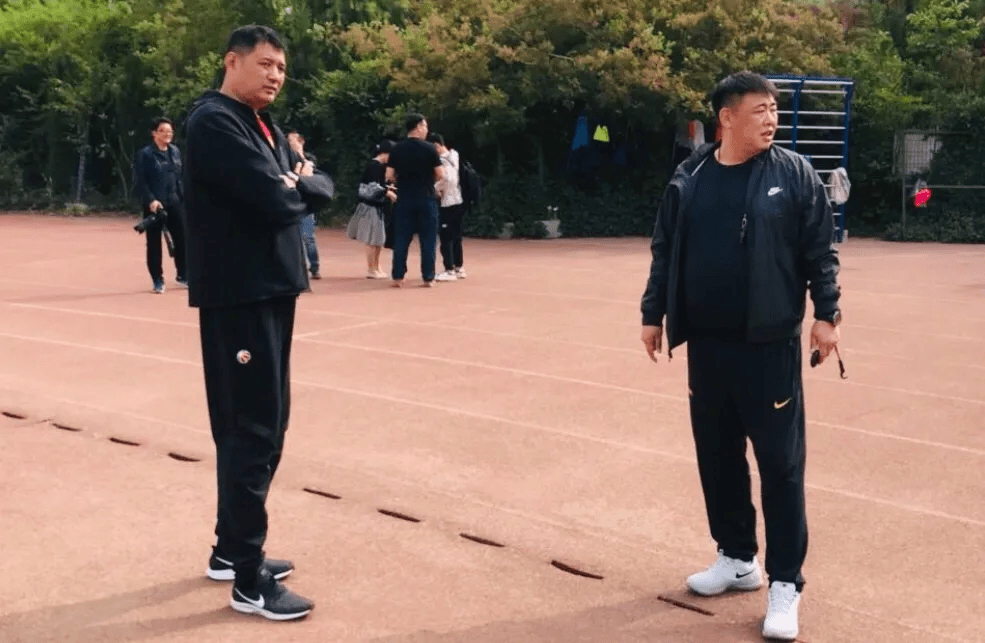 4消息女篮集结张云松助教杨文海替换巩晓彬曾凡博肌肉男