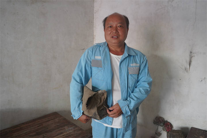 电力工人梁立新：身背补丁粗布包，肩挑万家灯火明_工作
