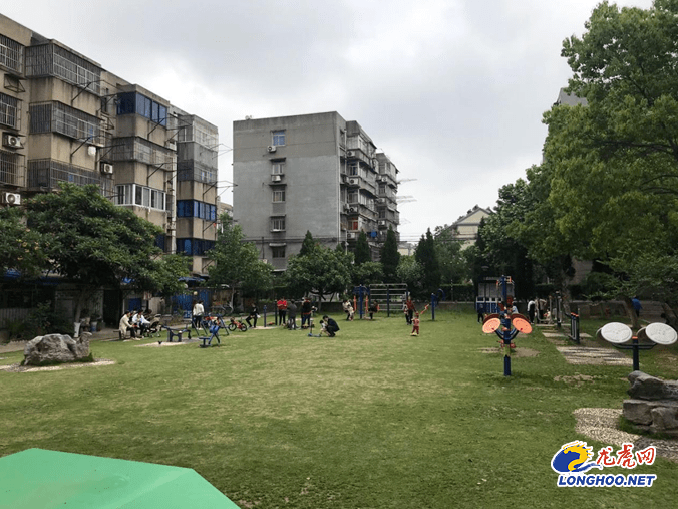 新添休闲广场建设共享停车位杆线下地南京栖霞老旧小区改出居民幸福感