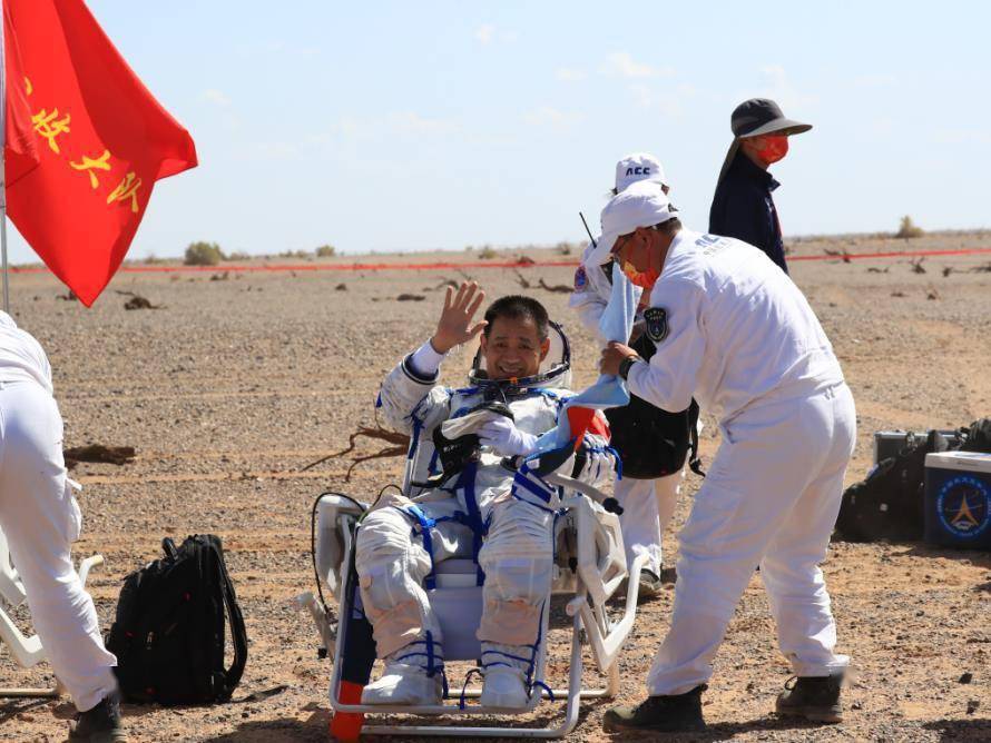 平安！三名航天员安全顺利出舱状态良好