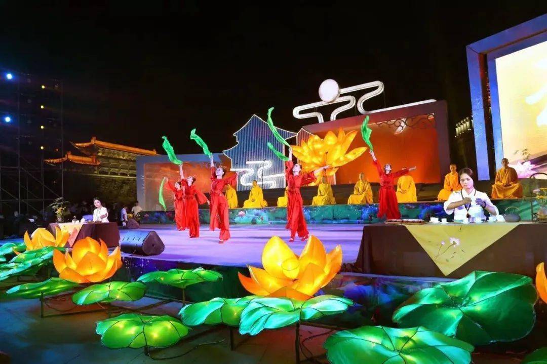 活动时间:9月21日--10月7日活动地点:船子公园活动内容:在中秋和国庆