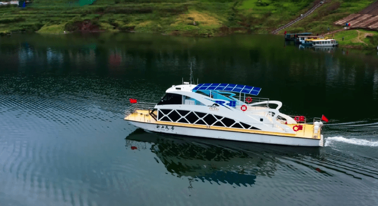 四川交通四川标准客渡船新能源船成功首航小清新上线