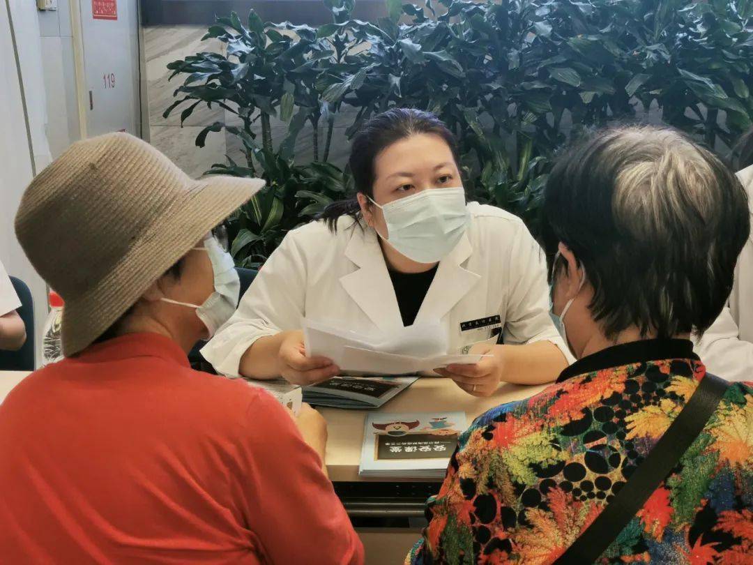北京友谊医院、护士全程协助陪同号贩子代挂，加客服微信咨询的简单介绍