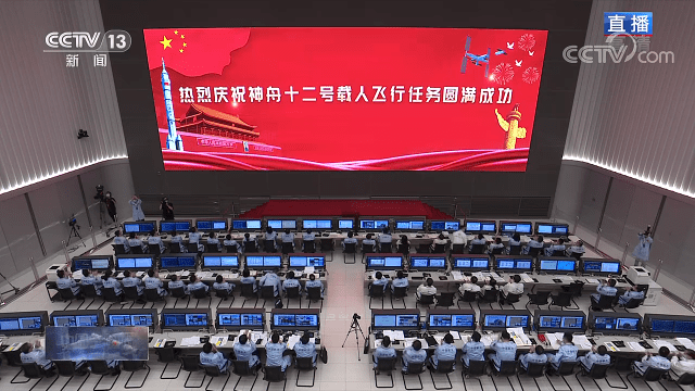 地面|神舟十二号航天员乘组平安抵京