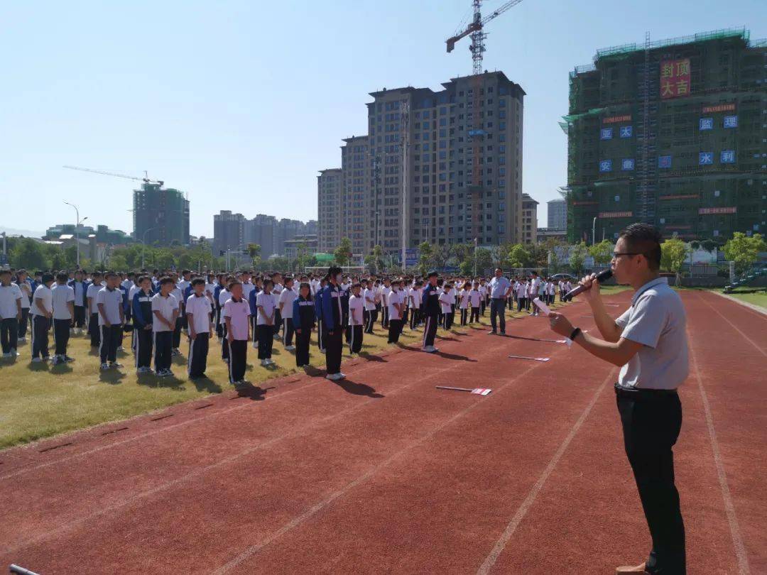 贵池区月亮湖初级中学开展"九一八"防空应急疏散演练