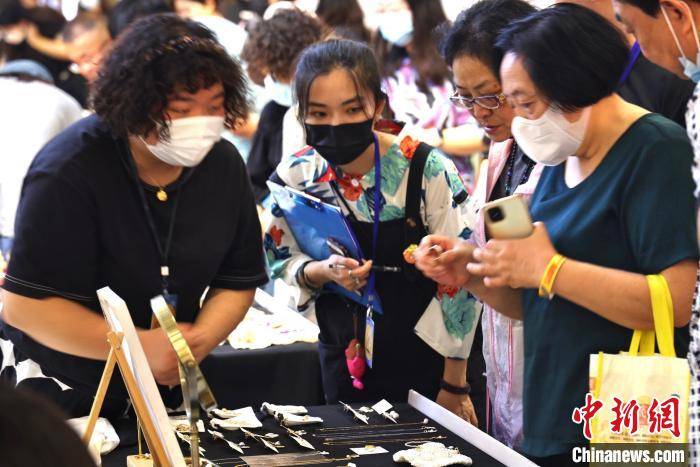 齐聚|南京街头创意艺术家齐聚景枫秀作品