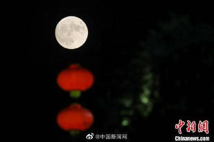 中国|今年中秋的月亮十五圆 你准备和谁一起看？