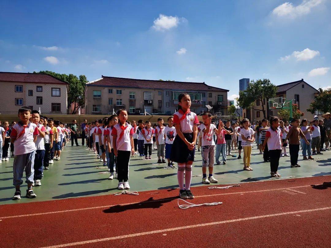 心系安全 防患未然 ——塘外小学开展师生防空应急疏散逃生演练