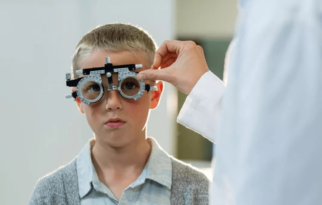 8,左右眼插片验光的时间要比较接近,不要时间相差太大.