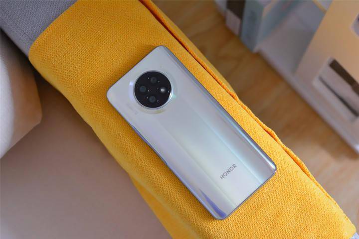 其实就个人而言,荣耀x20 max这次总体配置还是不错的,毕竟有6000mah和